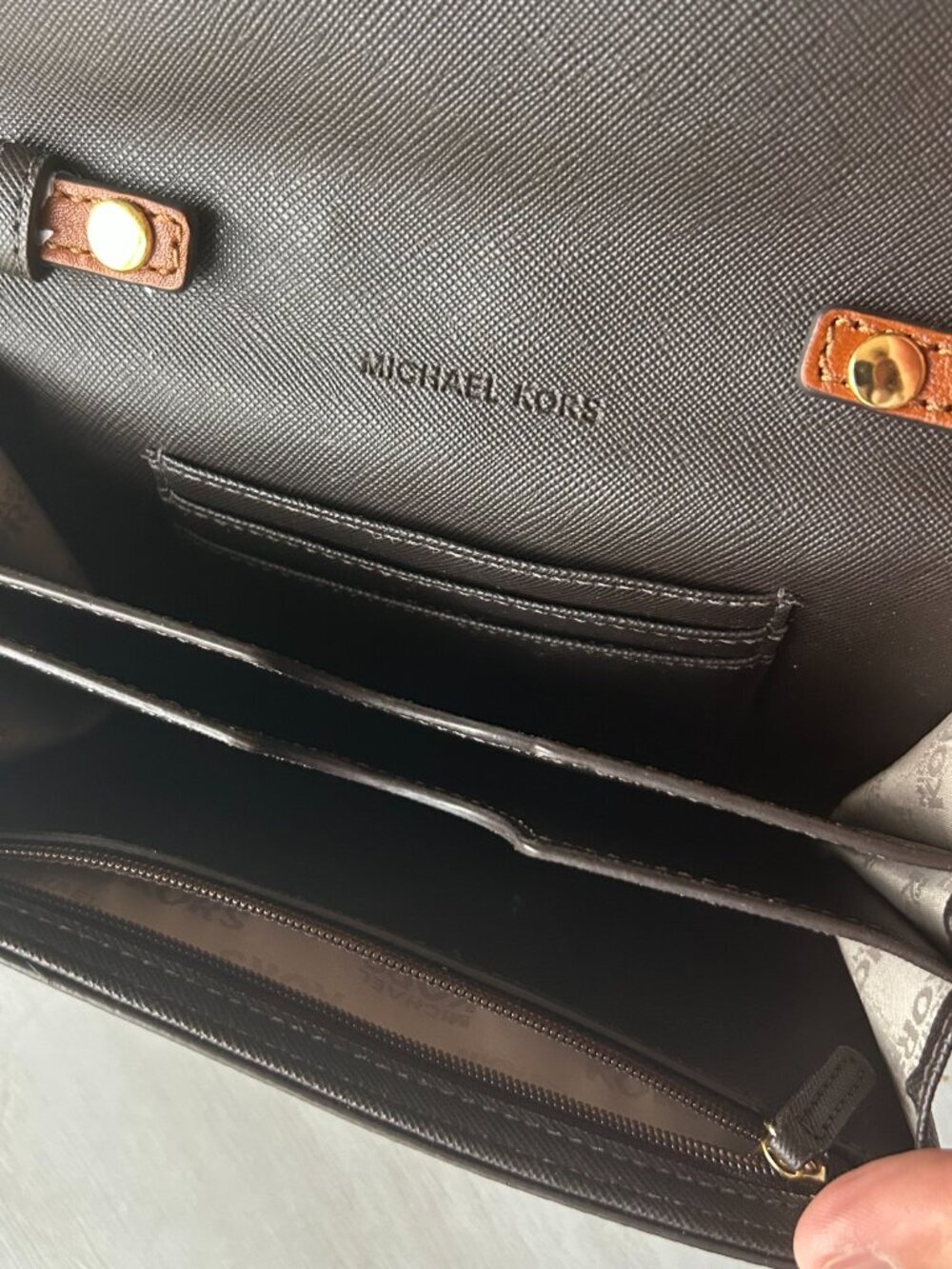 Michael Kors Logo Hudson Phone Crossbody Bag Signature Brown MINT CONDITION - Picture 8 of 14